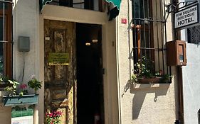 Tom Square Boutique Hotel